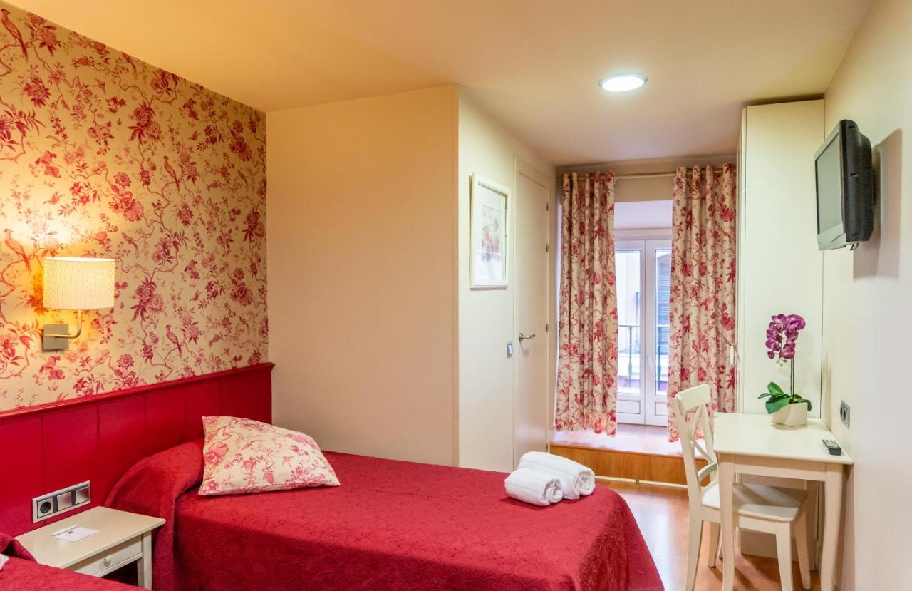 Hostal Matheu Madrid Dış mekan fotoğraf