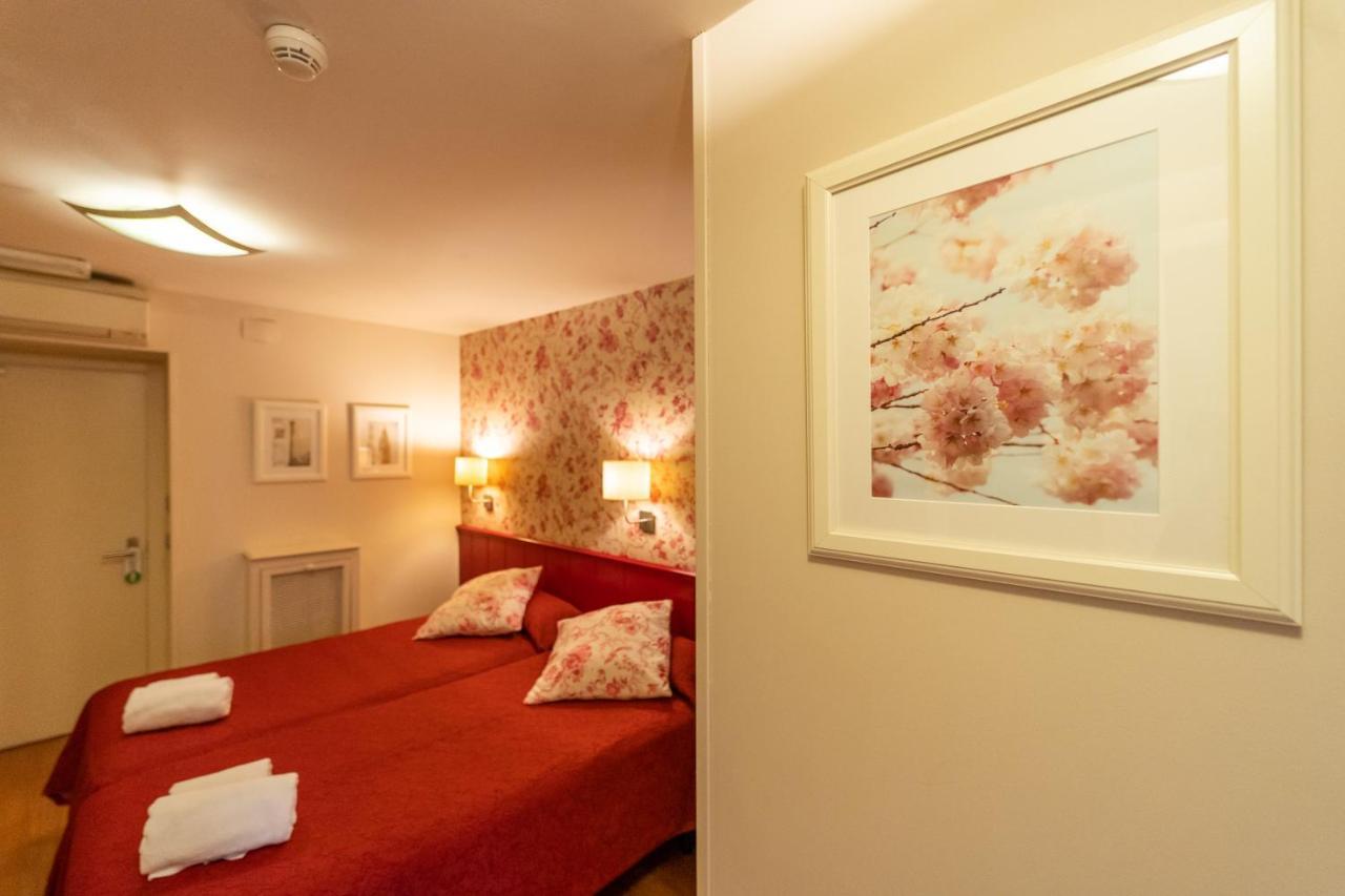 Hostal Matheu Madrid Dış mekan fotoğraf