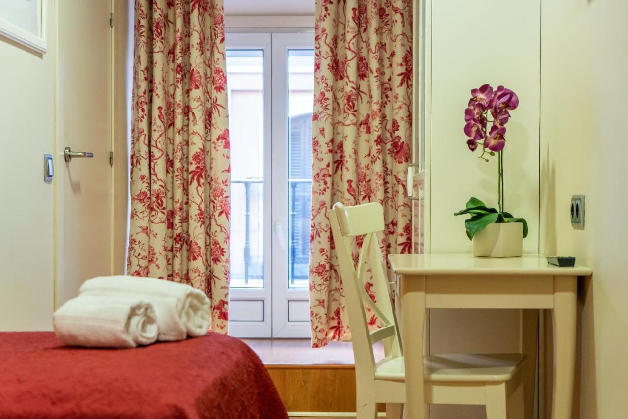 Hostal Matheu Madrid Dış mekan fotoğraf