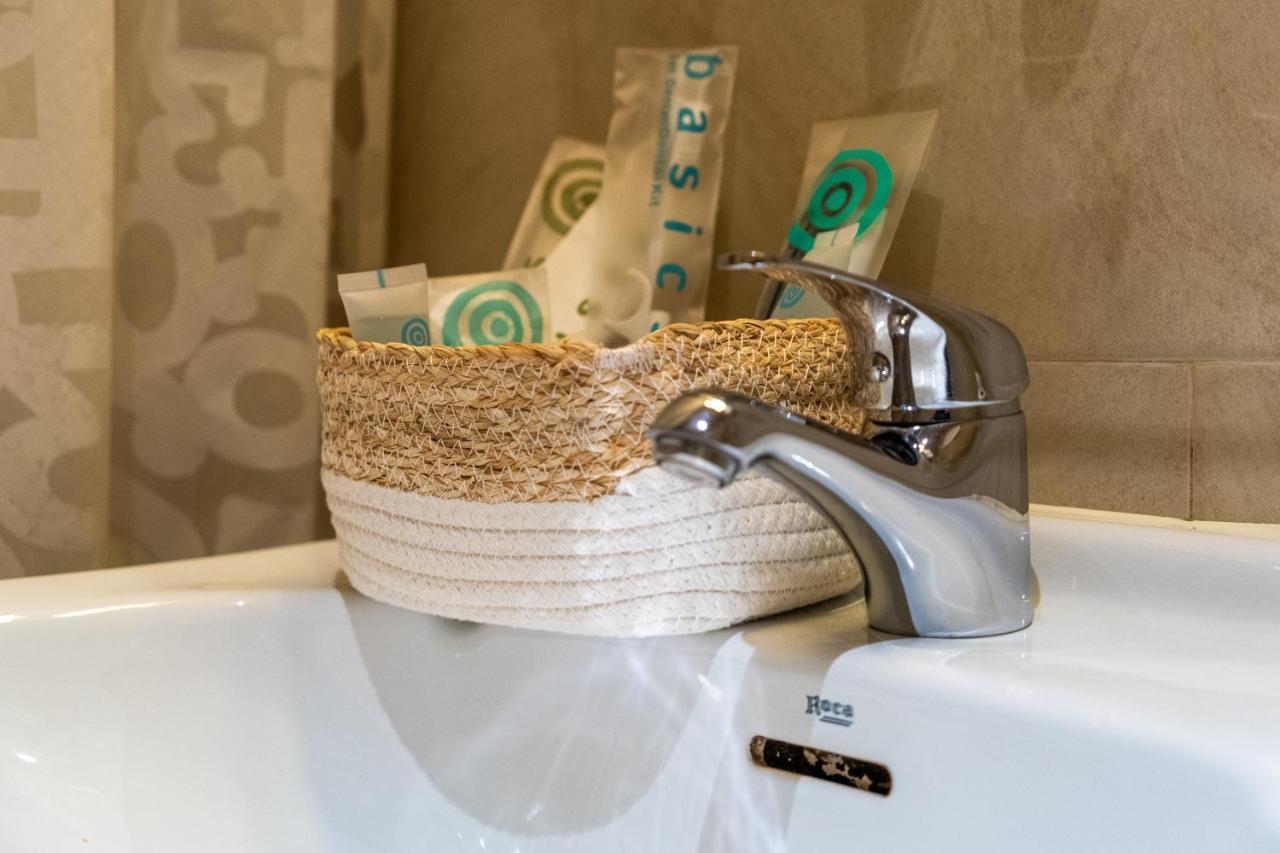 Hostal Matheu Madrid Dış mekan fotoğraf