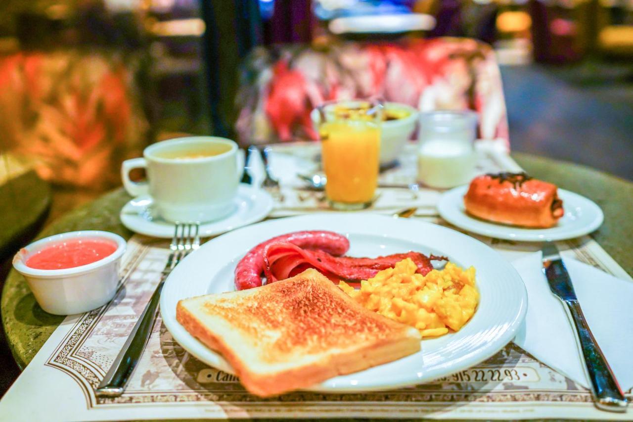 Hostal Matheu Madrid Dış mekan fotoğraf