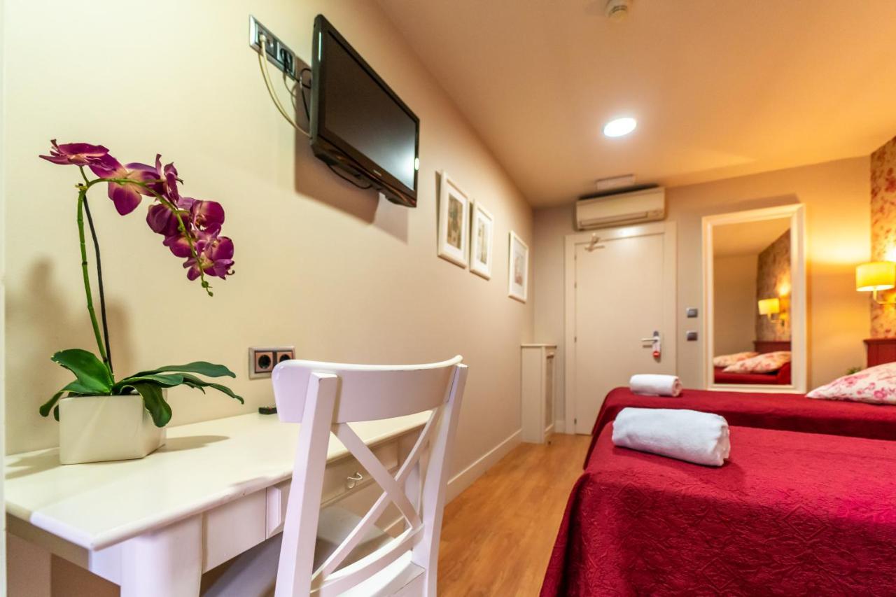 Hostal Matheu Madrid Dış mekan fotoğraf