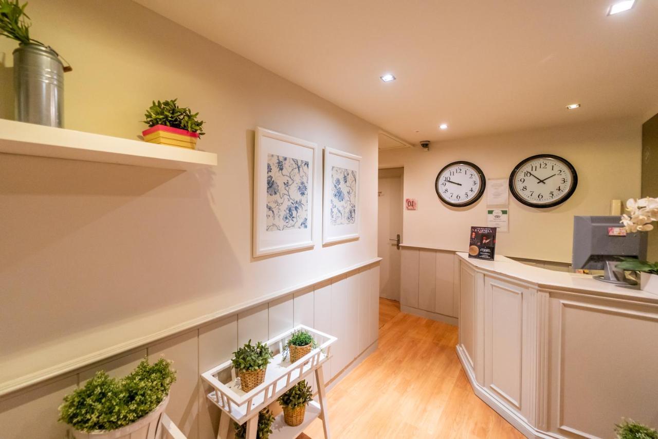 Hostal Matheu Madrid Dış mekan fotoğraf