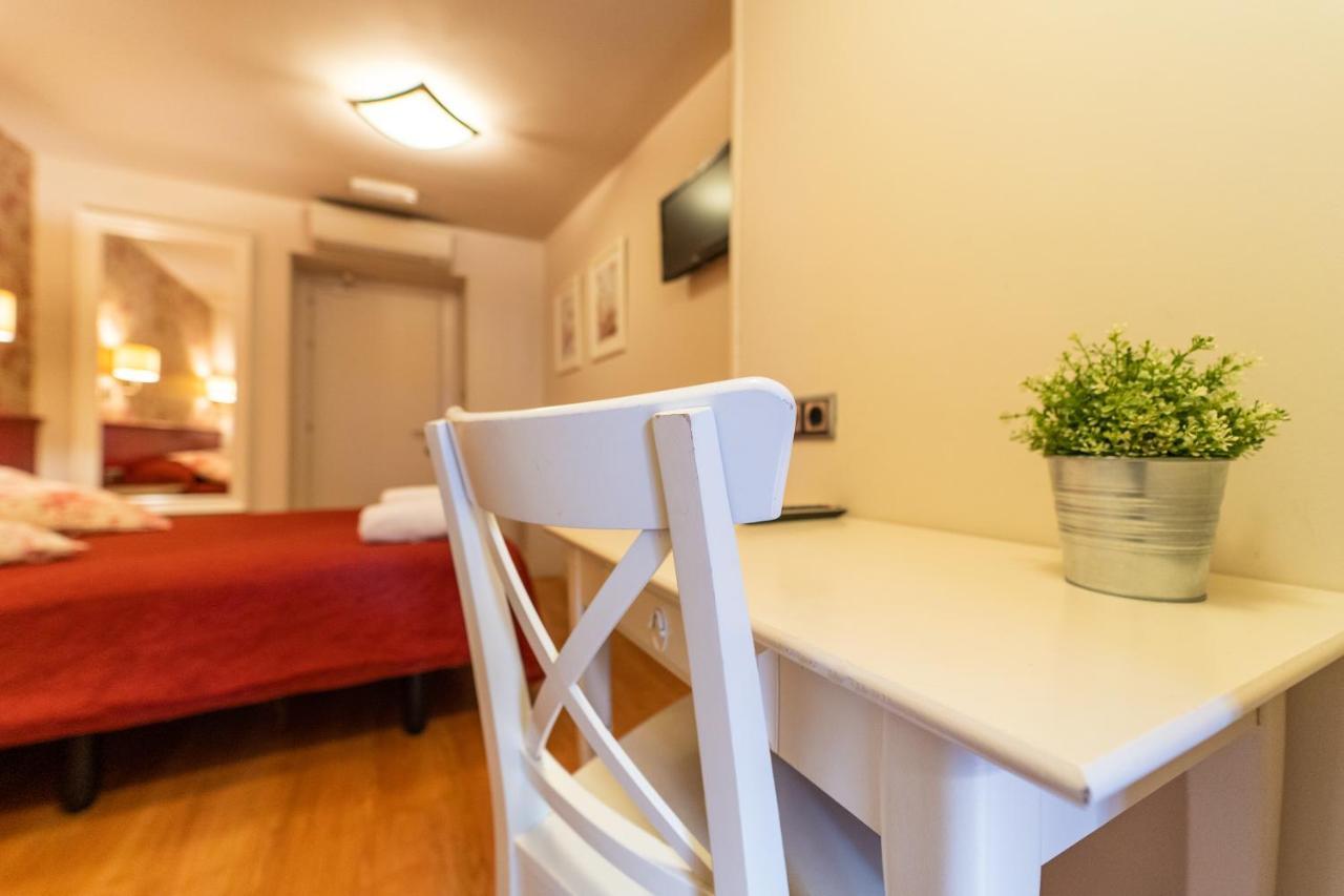 Hostal Matheu Madrid Dış mekan fotoğraf