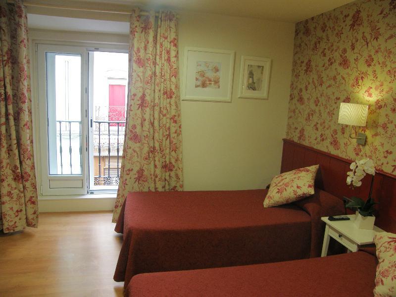 Hostal Matheu Madrid Dış mekan fotoğraf